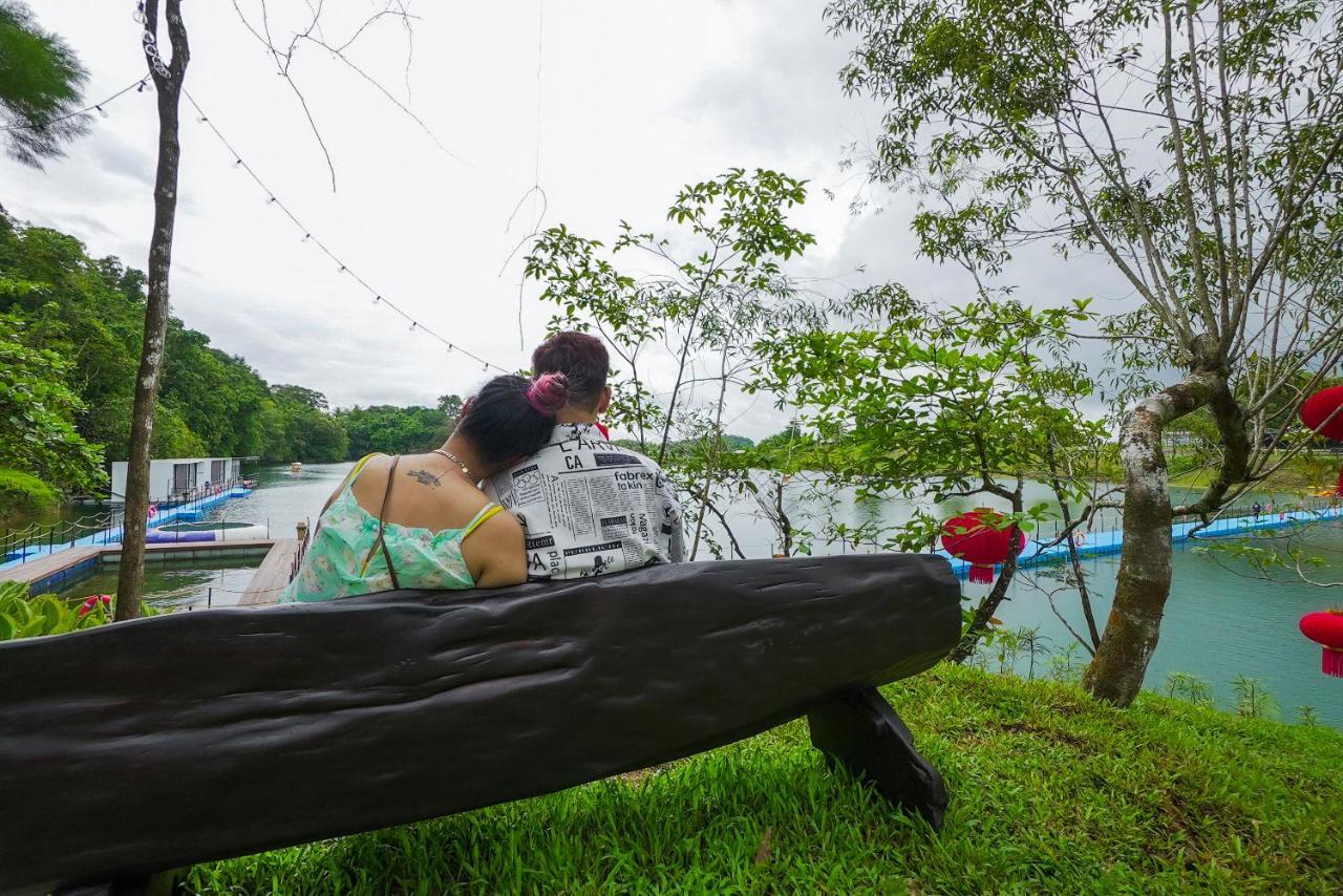 Roxy Tasik Biru Resort City Bau 외부 사진