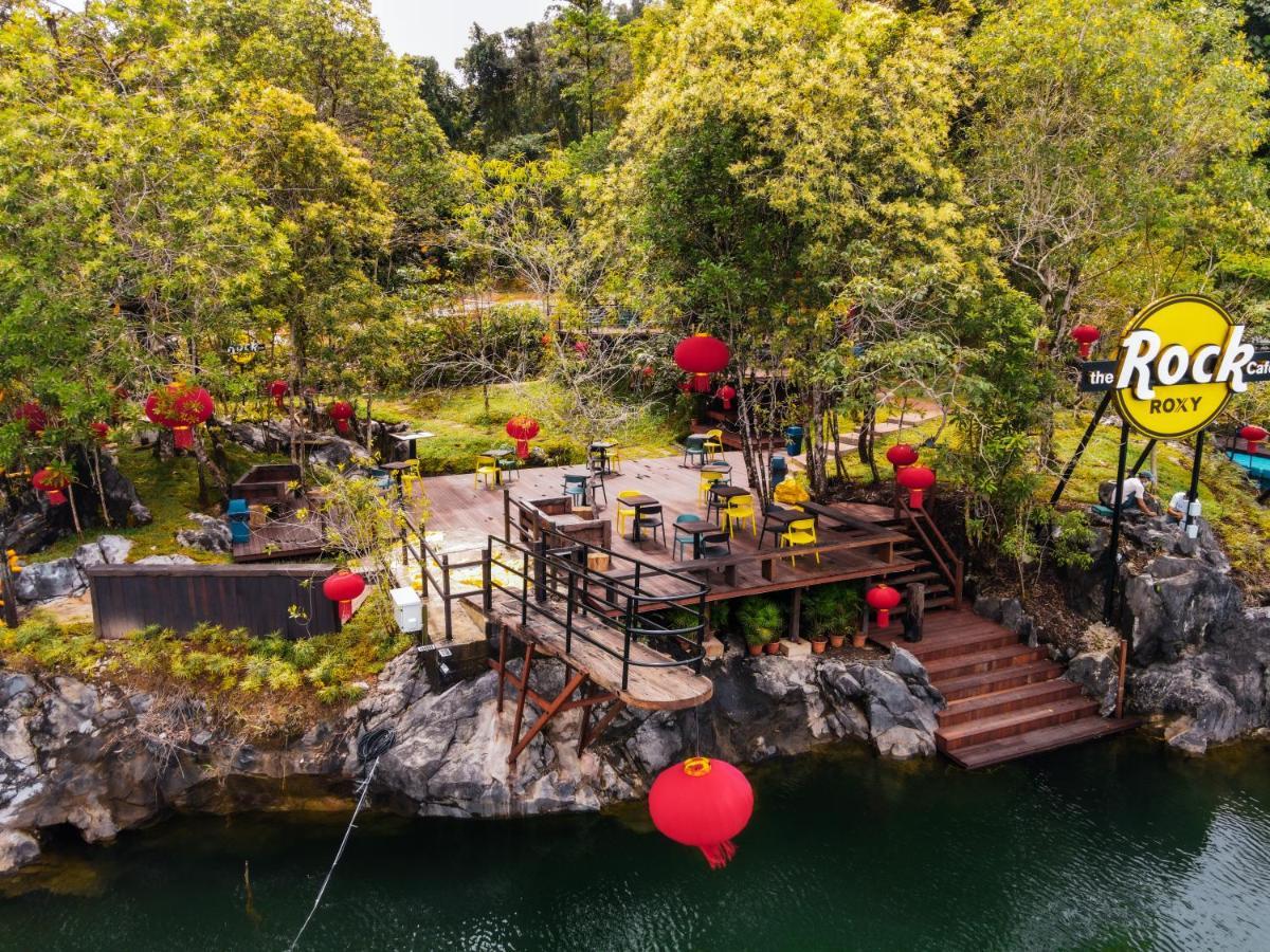 Roxy Tasik Biru Resort City Bau 외부 사진