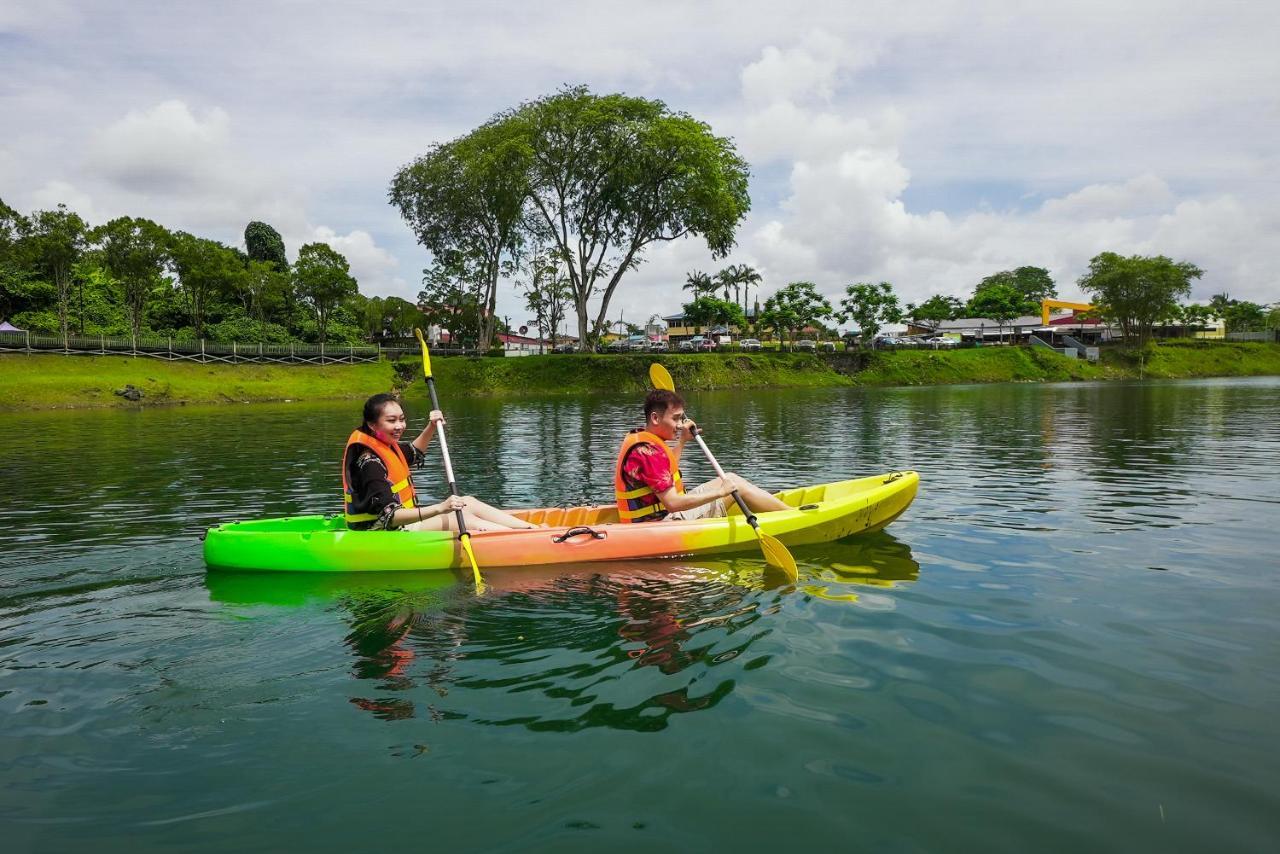 Roxy Tasik Biru Resort City Bau 외부 사진