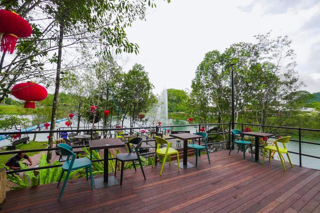 Roxy Tasik Biru Resort City Bau 외부 사진