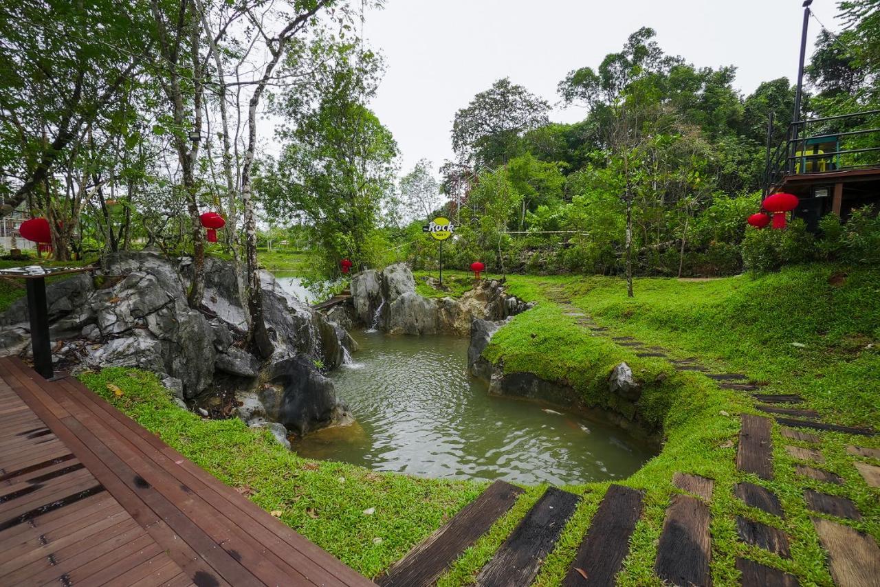 Roxy Tasik Biru Resort City Bau 외부 사진