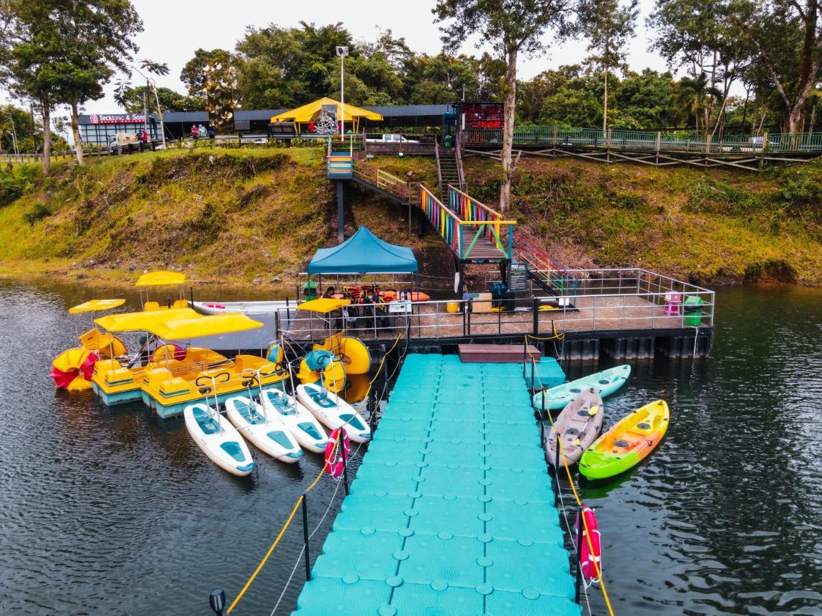 Roxy Tasik Biru Resort City Bau 외부 사진