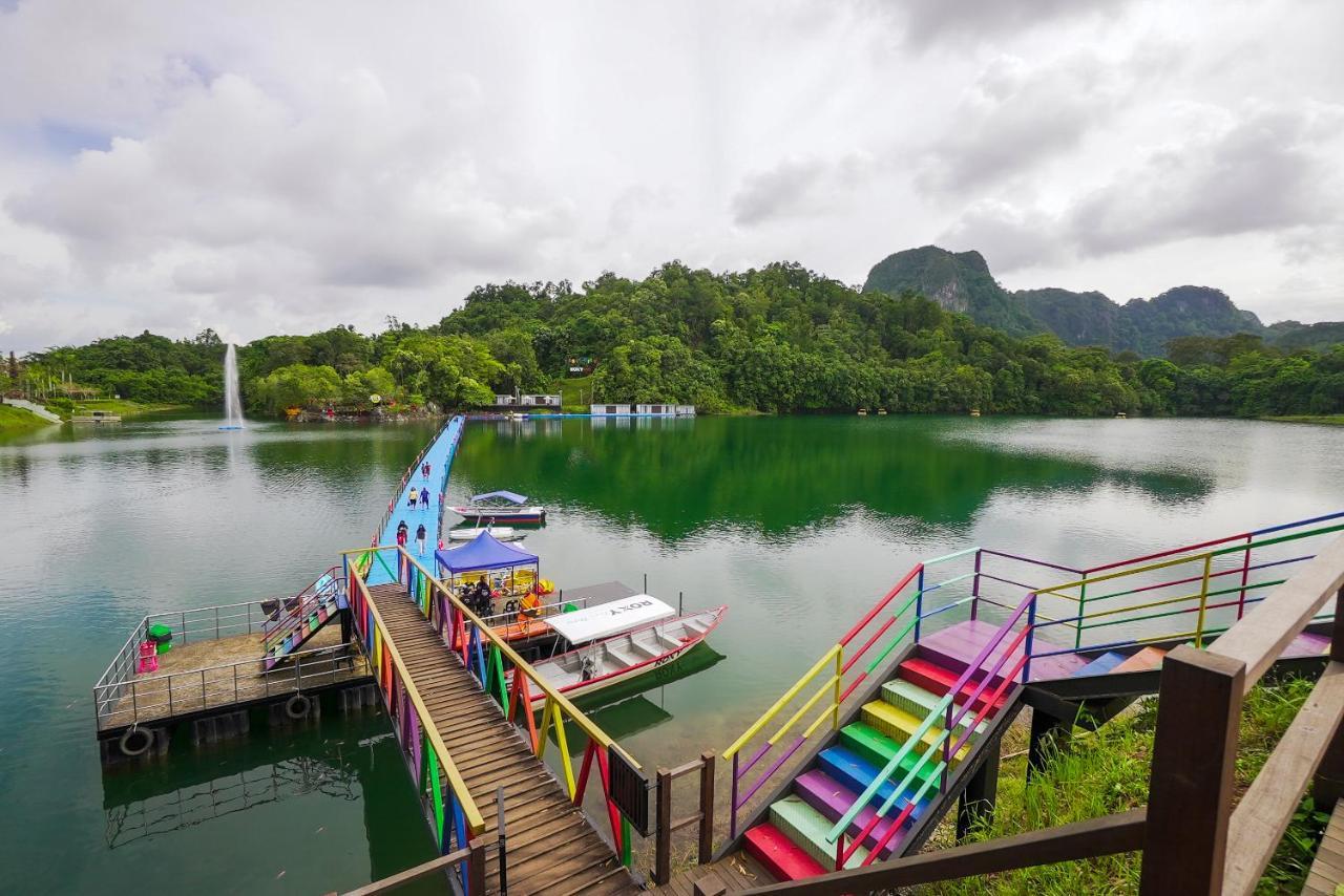 Roxy Tasik Biru Resort City Bau 외부 사진